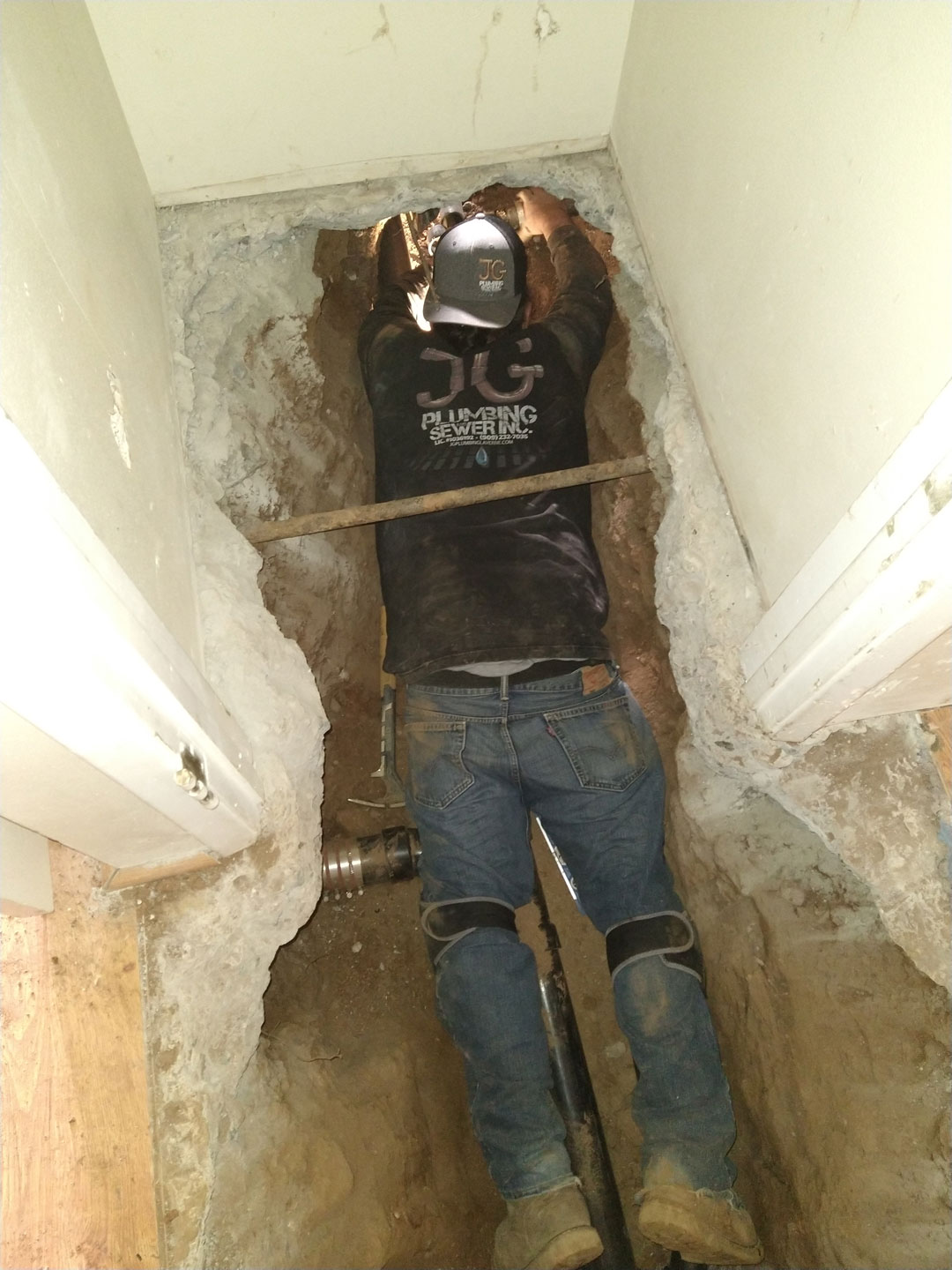 Working in Trench - J G Plumbing and Sewer Inc.